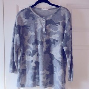 Long sleeve pullover size medium